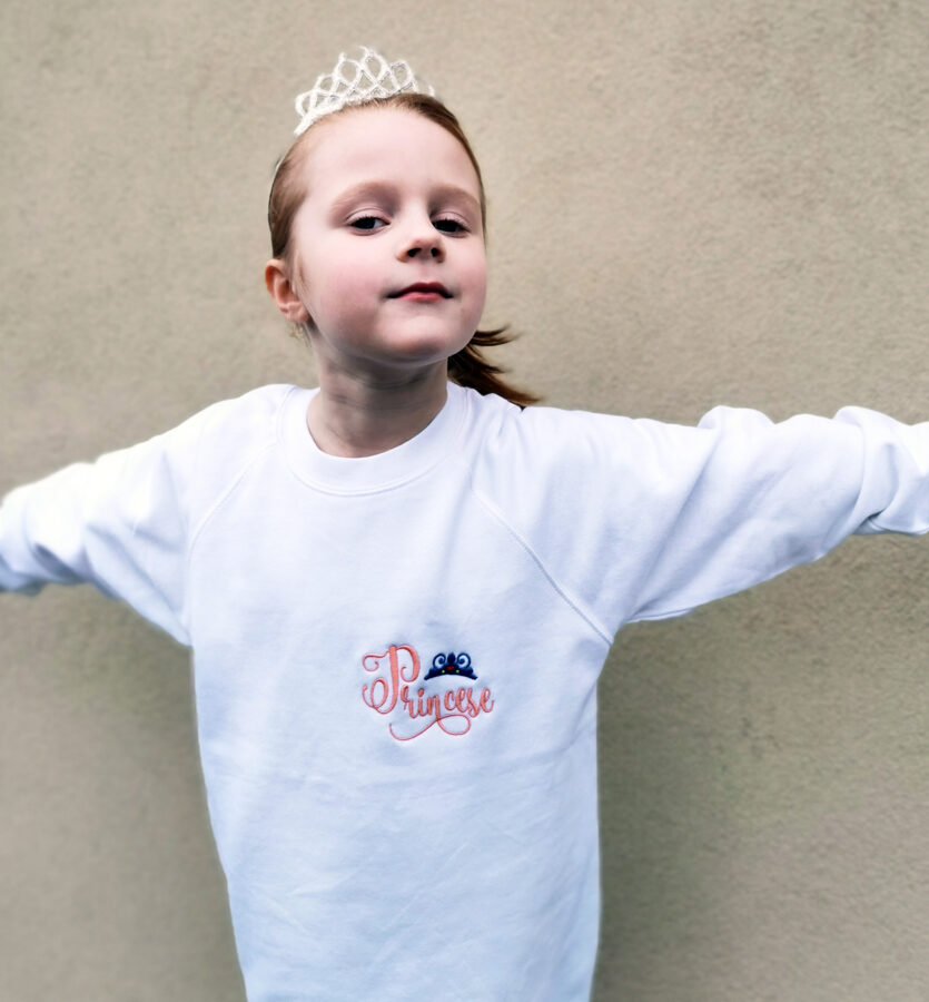 Bērnu džemperis ar izšūtu uzrakstu "Princese"