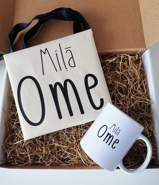 Mātes dienas dāvanu komplekts "Mīļā ome" (maisiņš+krūze)