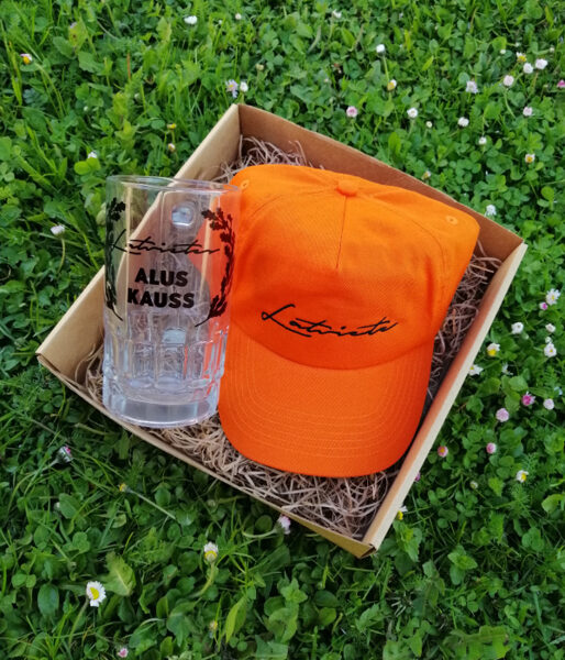 Līgo un Jāņu dienas dāvanu komplekts "Latvietes alus kauss" (cepure+alus kauss)