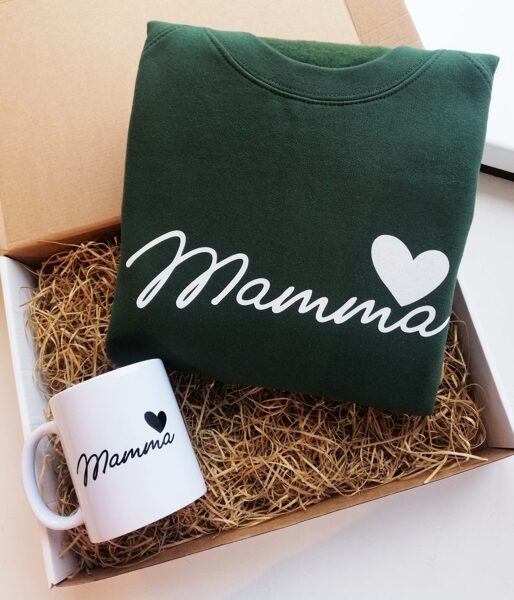 Mātes dienas dāvanu komplekts "Mamma" (Džemperis+krūze)