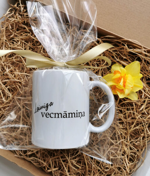 Iesaiņota krūze "Laimīga vecmāmiņa"