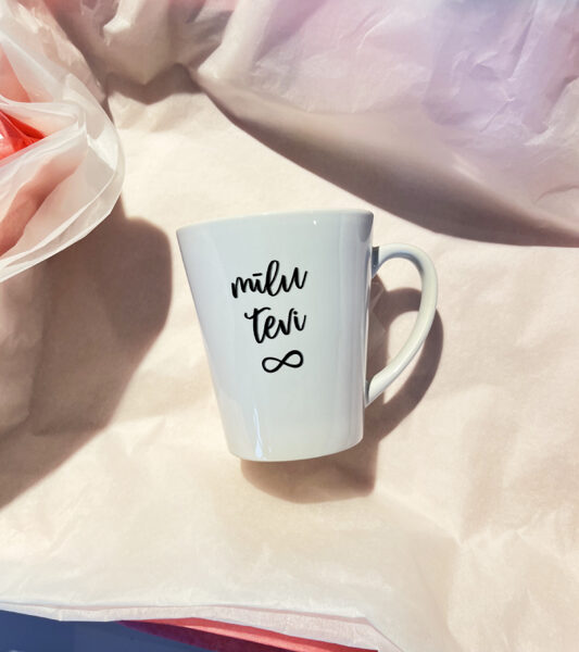 Iesaiņota krūze "Mīlu Tevi"