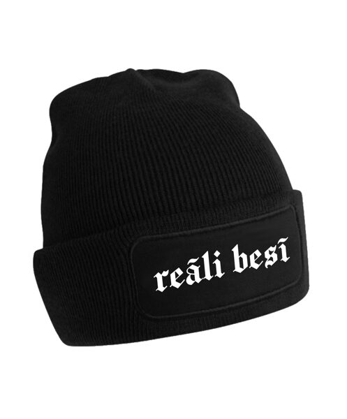 Cepure ar  uzrakstu "Reāli besī"