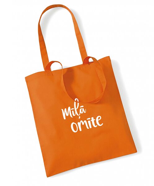 Maisiņš ar uzrakstu "Mīļā omīte"