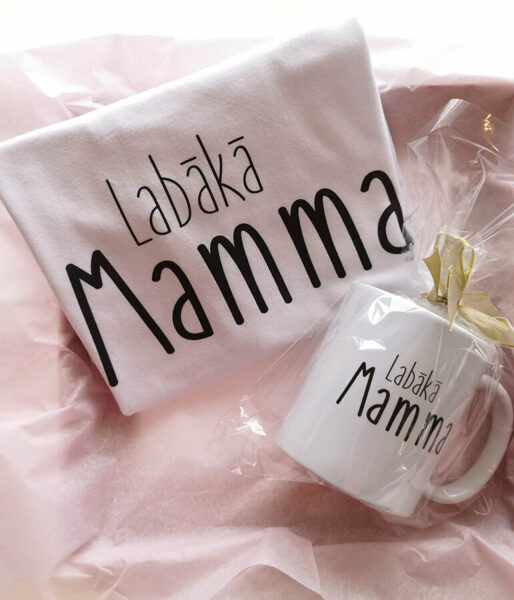Mātes dienas dāvanu komplekts "Labākā mamma" (t-krekls+ iesaiņota krūze)