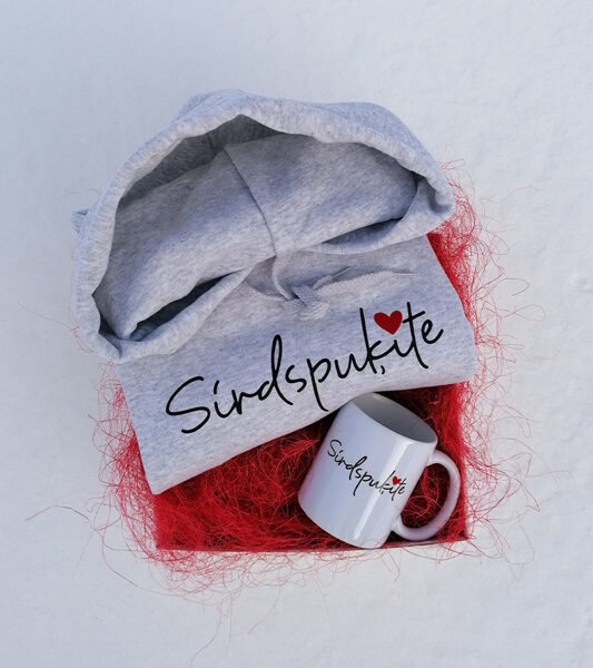 Dāvanu komplekts "Sirdspuķīte" (džemperis + Krūze)