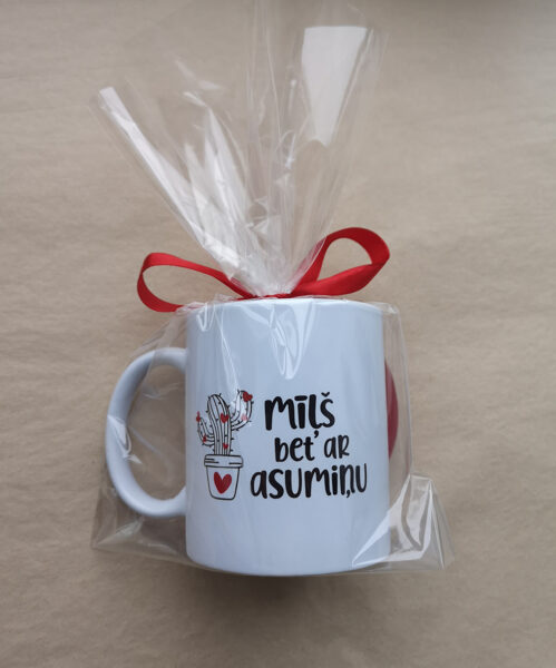 Krūze ar apdruku "Mīļš, bet ar asumiņu"