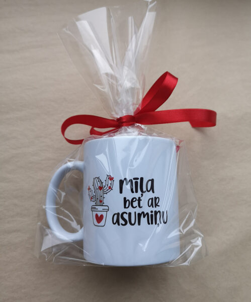 Krūze ar apdruku "Mīļa, bet ar asumiņu"